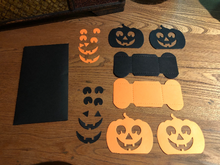 Load image into Gallery viewer, Paper Jack-o-lantern treat holder - 4 pack