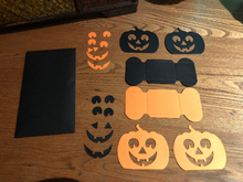 Load image into Gallery viewer, Paper Jack-o-lantern treat holder - 4 pack
