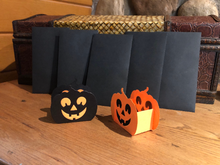 Load image into Gallery viewer, Paper Jack-o-lantern treat holder - 4 pack
